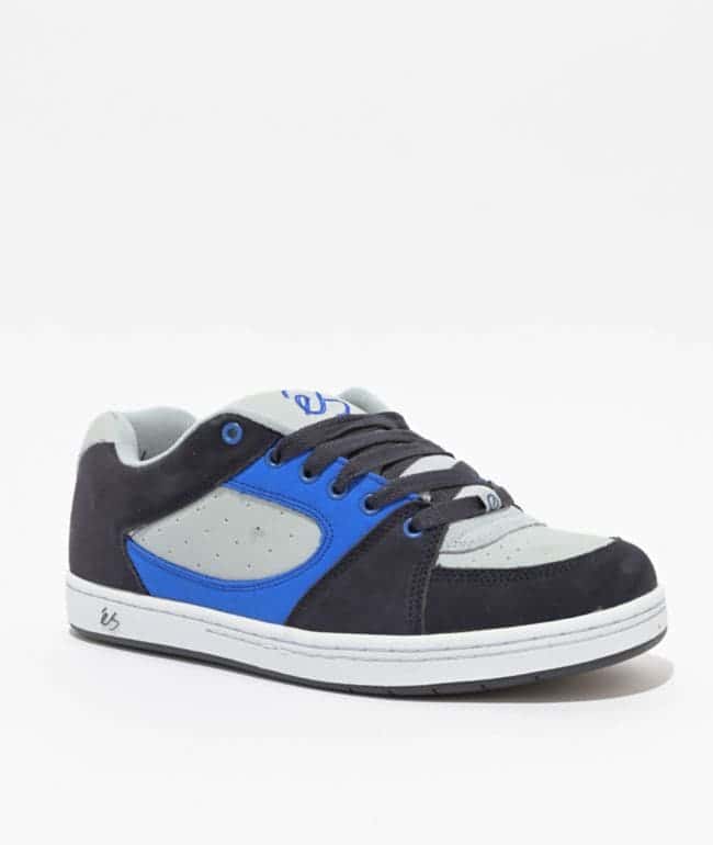 Zapatilla de skate eS Accel OG de gamuza azul marino, con paneles grises perforados, acento azul eléctrico y suela blanca